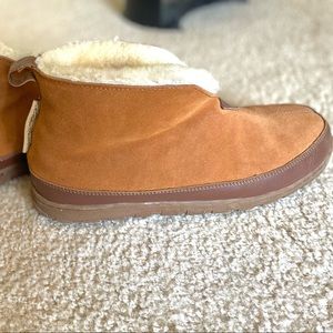 Mens Eddie Bauer shearling boot slipper. Size 10 mens.